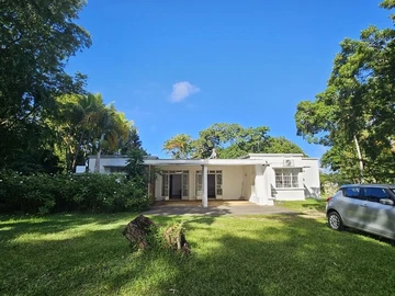 Retraite à la campagne– Maison de 350 m² sur un terrain de 3000 m²