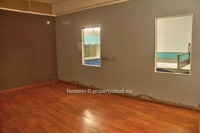 Traditional office of 115m² on second floor 