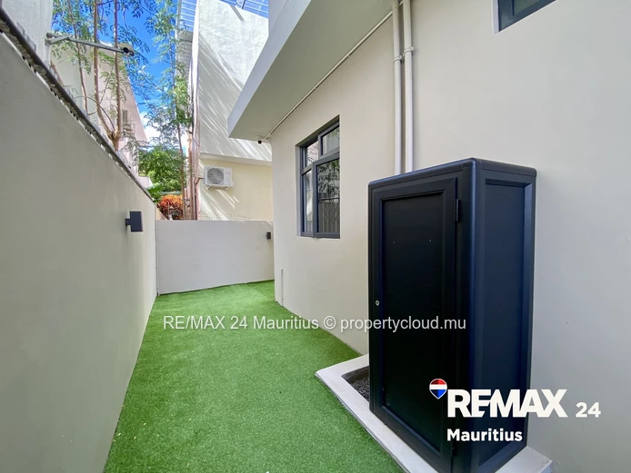 New Ground Floor Apartment Short Walk from the Beach