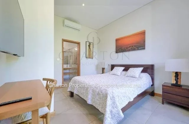 Villa de plain-pied de 4 chambres en suite avec studio indépendant et piscine privée