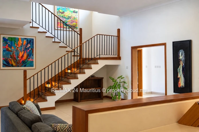 Exclusive 5-Bedroom Villa Bordering Black River National Park