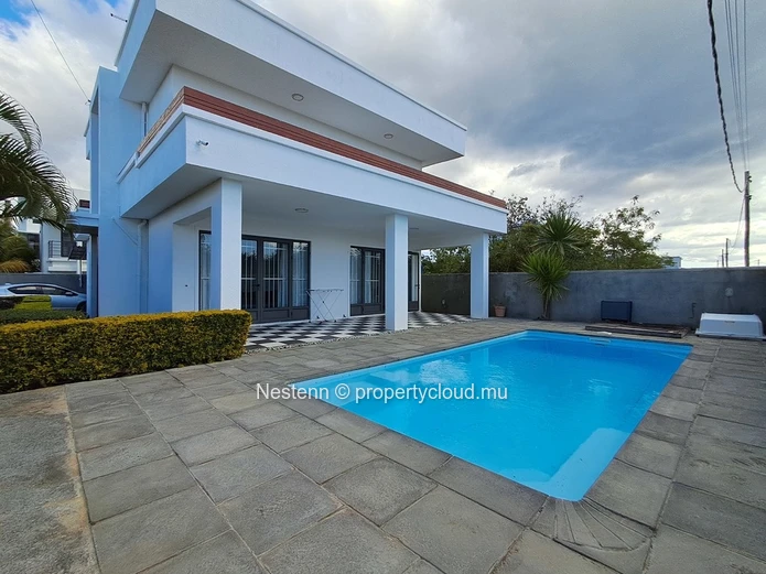 Beautiful 4-bedroom villa with private pool & rooftop 