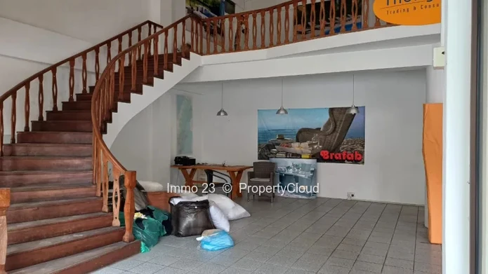 Emplacement commercial - 150m2 - Port Louis - Ref. EM79036LO
