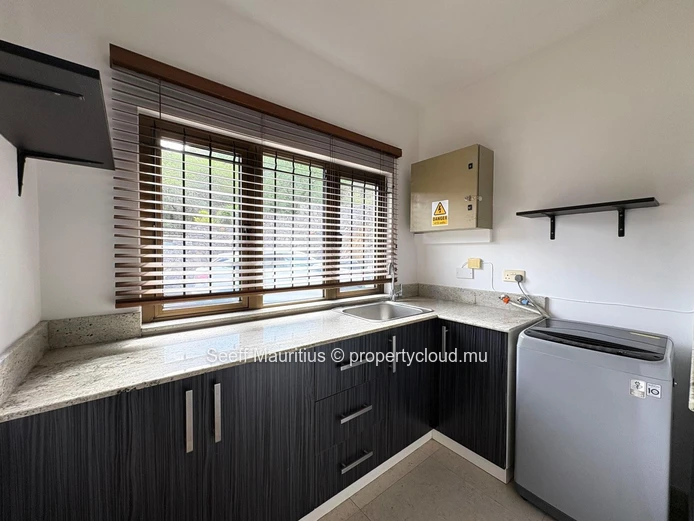 Renovated 3-bedroom apartment with sea & Le Morne views