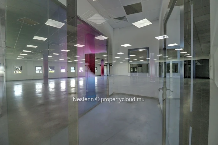 Modern offices in strategic location and excellent accessibility