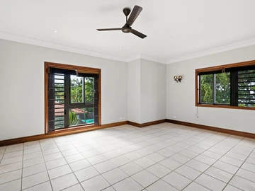 6 Bedroom House
