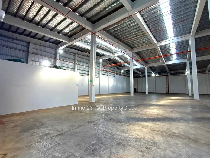Warehouses - 2078m2 - Riche Terre