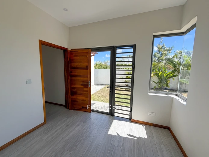 À Vendre | Maison Neuve Avec Piscine | 3 Chambres + Bureau Séparé + Espace De Rangement | Région De Mont Mascal | Rs ...