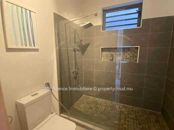 Modern 3-Bedroom Apartment in Flic en Flac – Secure Residence with Pool