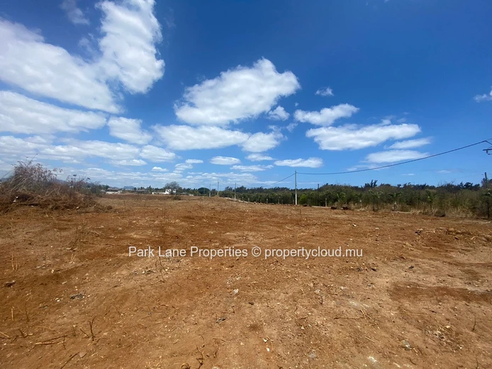 Nice plot of land in a gated morcellement 