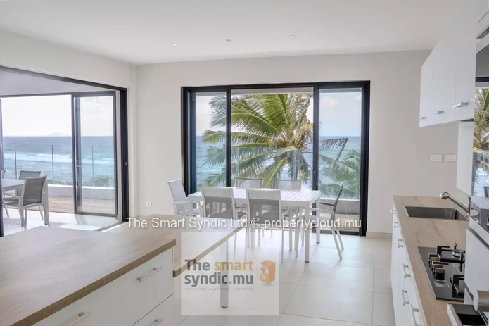 Penthouse pieds dans l'eau en vente.