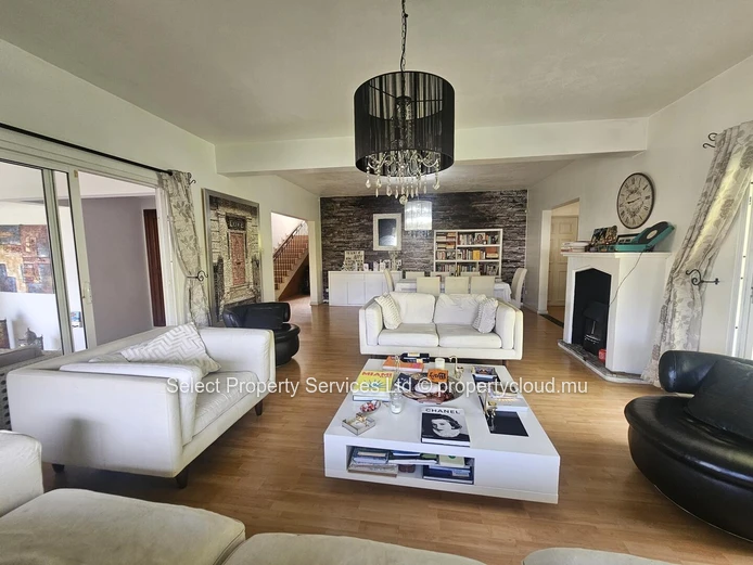 Charming spacious 4 Bedroom House for Sale in Floreal