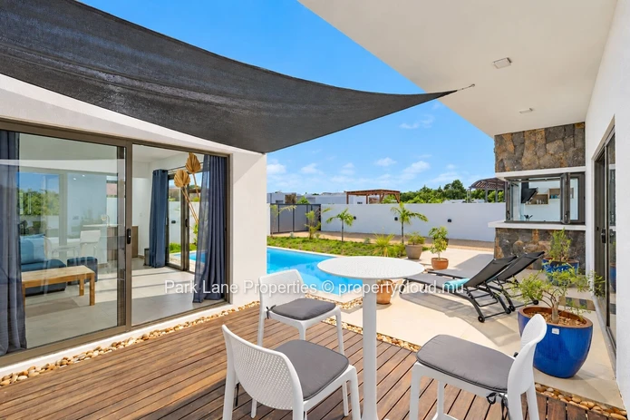 Villa contemporaine avec piscine et charme tropical