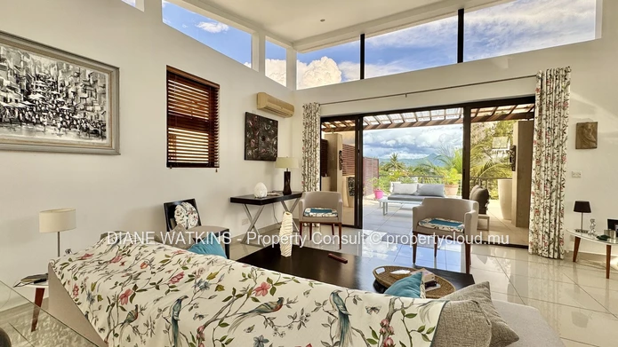 4-bedroom penthouse for sale in La Preneuse, walking distance to the beach with panoramic terrace and mountain views
