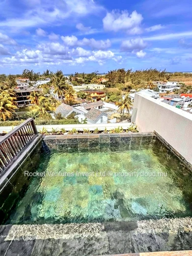 Appartement de 2 chambres en location, front de mer à Mont Choisy, Grand Baie avec piscine