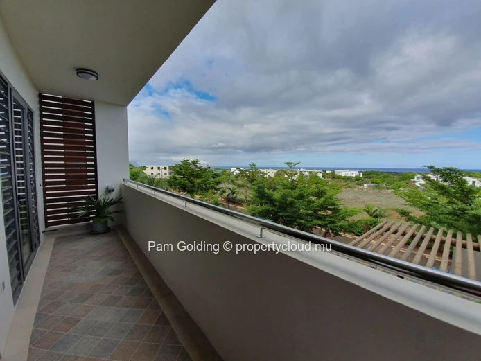 New apartment in a new complex in Flic en Flac