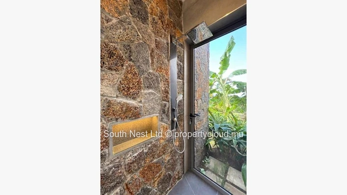 Luxury villa with access to a 5-star lifestyle in Valriche