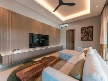 5 Bedroom Villa
