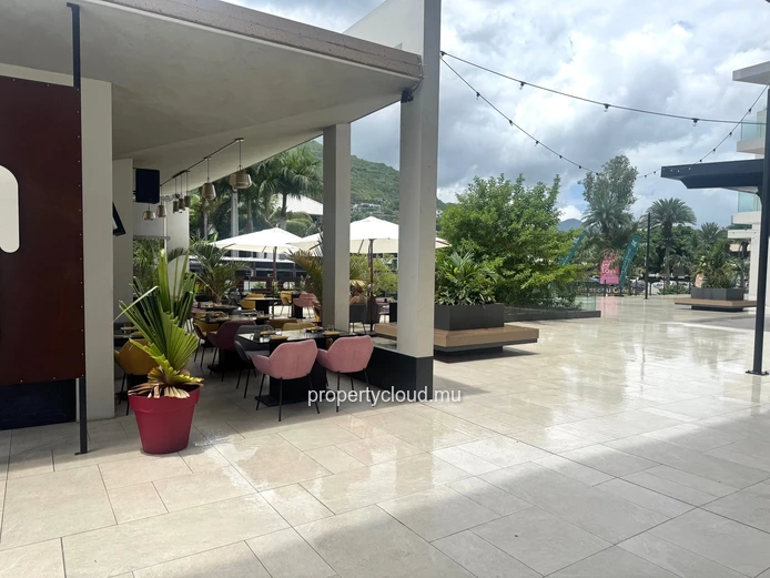 Commercial premises for rent, 74 m², ideally located in Rivière Noire