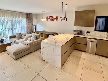 3 Bedroom Townhouse, Duplex