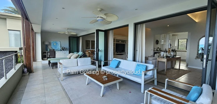 Stunning beach front apartment with two suites