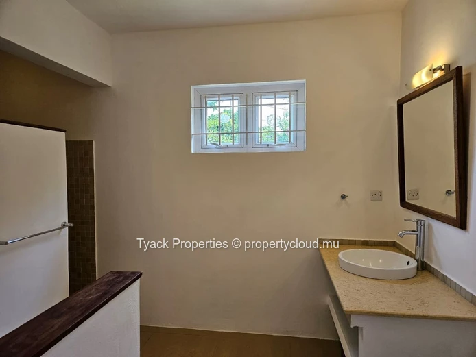 Villa Exclusivité à Petit Raffray – 4 Chambres et Cadre Privé à Forêt Daruty