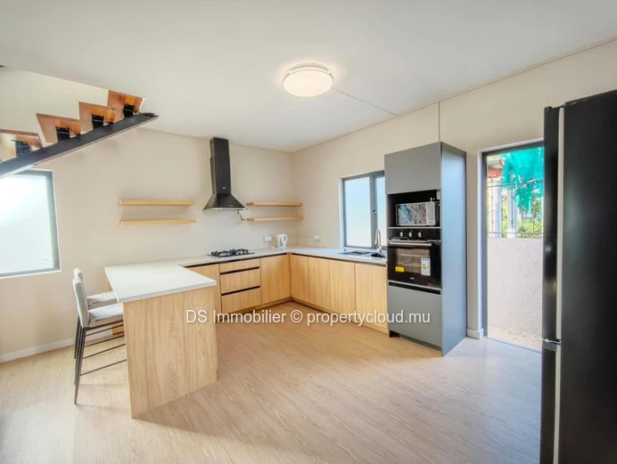 À Louer – Villa 3 Chambres avec Piscine Privée et Jardin