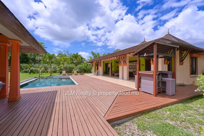 À Vendre – Somptueuse Villa dans un Domaine Golfique Sécurisé à Tamarin, Île Maurice