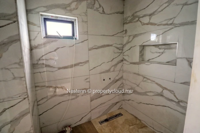 Appartement de 3 chambres en rez-de-chaussée avec jacuzzi