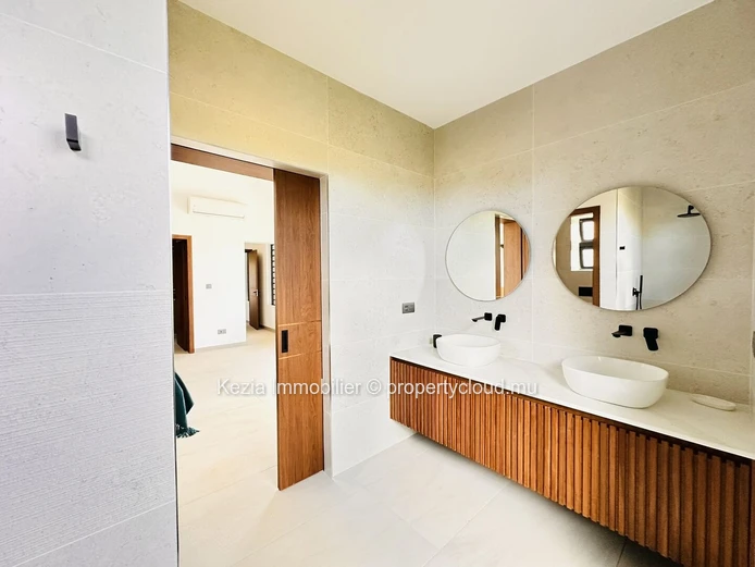 Contemporary Villa In A Gated Community On The Golf Course