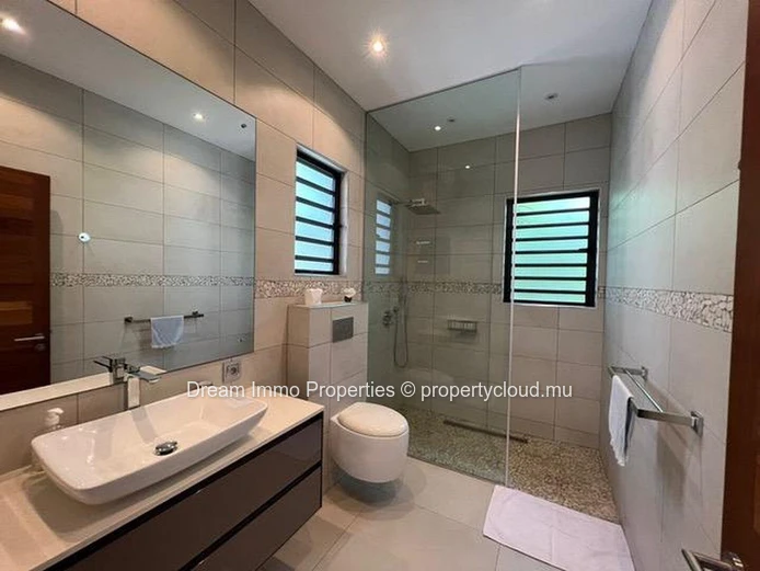 Superbe Villa Style Balinais Avec Grande Piscine A Grand Baie - Ile Maurice