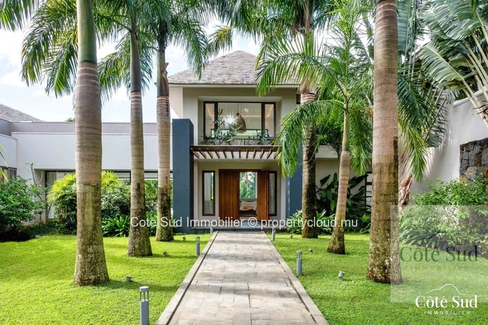 For sale - Prestigious architect-designed villa in Anahita