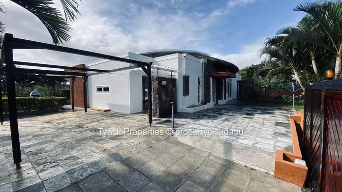 Elegant 3-Bedroom RES Villa  – Pointe aux Piments