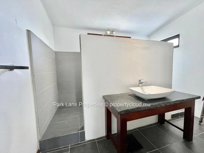 Élégant Duplex de 3 Chambres à Vendre dans le Prestigieux Quartier de Floréal, Île Maurice