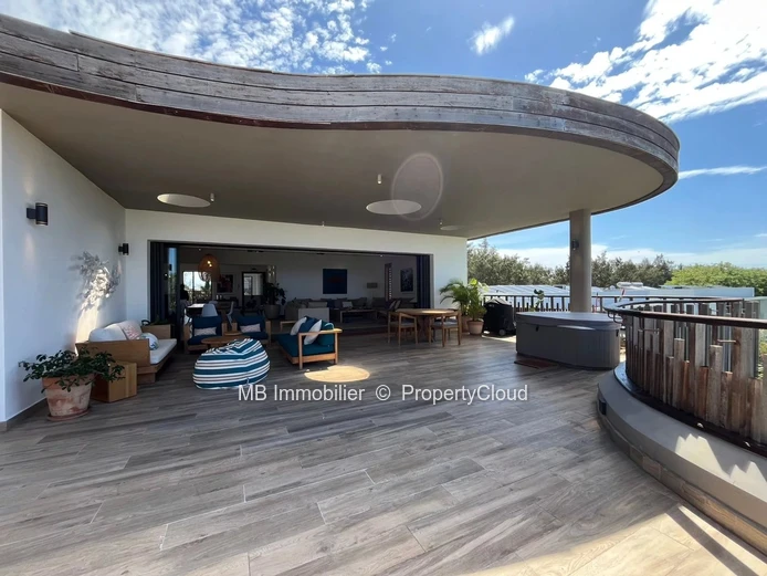 Penthouse with sea view for rent in Cap Malheureux