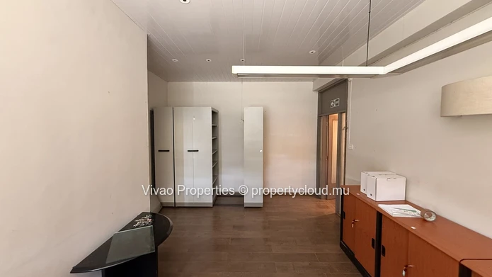 Bâtiment industriel de 1 600 m² à louer à Phoenix – Rs 450 000/mois