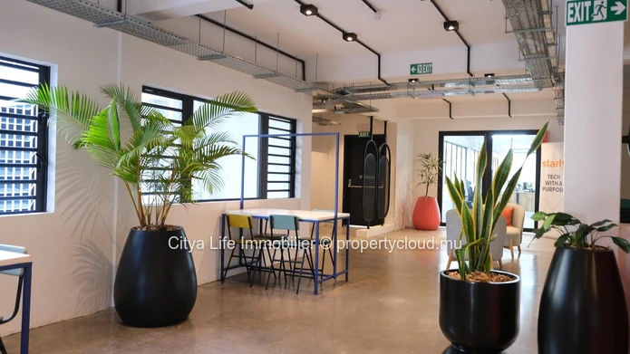 "Spacious Floréal Office for Rent with Prime Location and Amenities - 148m² at Rs 90,280"