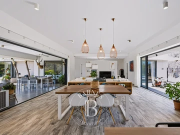 5 Bedroom Villa