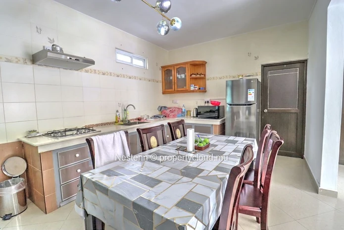 Appartement 3 Chambres avec Beau Jardin Paysager & Piscine