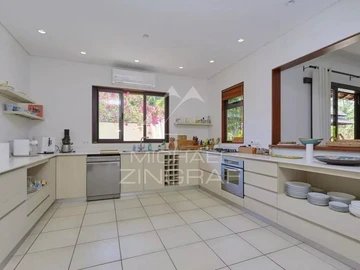 4 Bedroom Villa