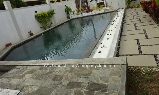 Maison spacieuse de 3 chambres avec piscine et proche de la plage de Mon Choisy