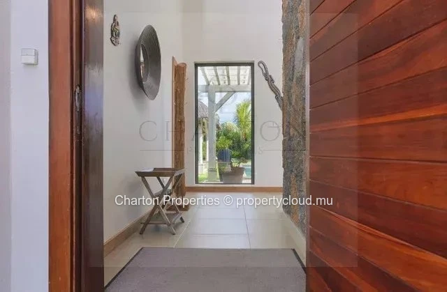 Villa de plain-pied de 4 chambres en suite avec studio indépendant et piscine privée