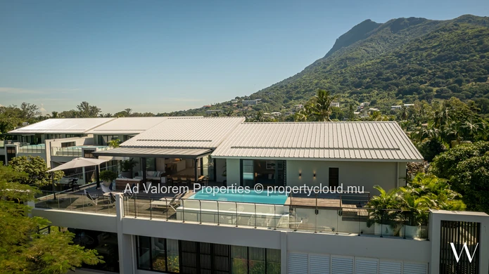 Penthouse avec des vues époustouflantes à vendre à Black River.