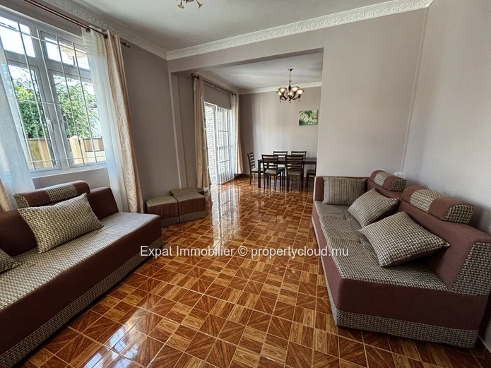 4-Bedroom House With Rooftop Near The Beach – Pereybere