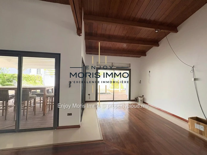 Contemporary Villa 3 Bedrooms with Swimming Pool & Kiosk – For Sale in Grand Bay