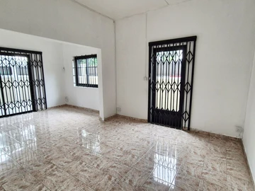 6 Bedroom Apartment