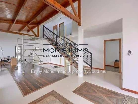 Contemporary Villa 3 Bedrooms with Swimming Pool & Kiosk – For Sale in Grand Bay