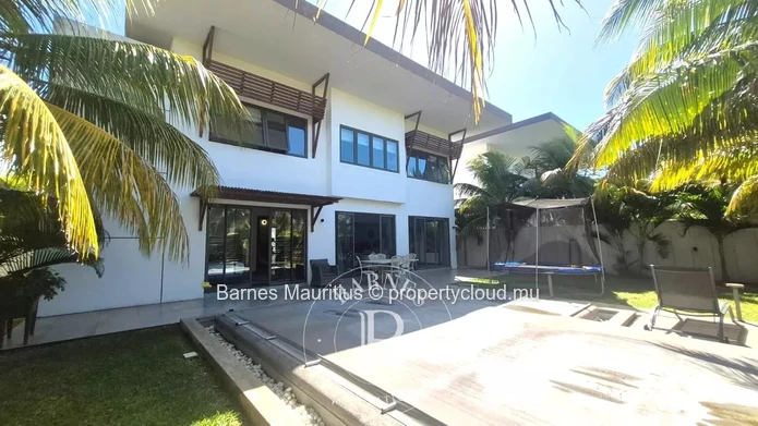 GRAND BAIE – Villa moderne et spacieuse avec piscine – 3 chambres