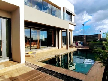 4 Bedroom Villa