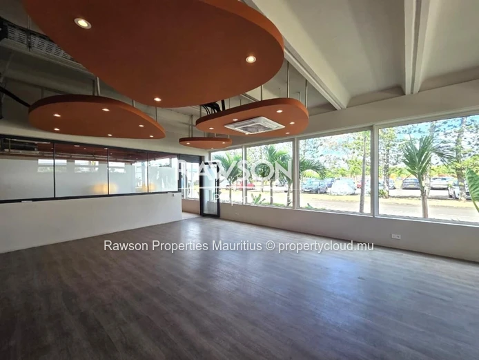 71.8 M² Office | Reception | Parking | Meeting Room | Security | Solitude